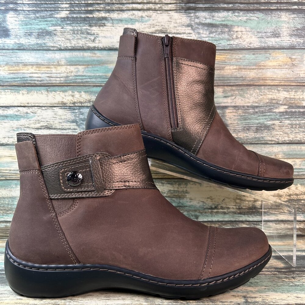 CLARKS Ankle Boot Womens 8M Brown Leather Comfort Wedge Walking Casual Zip Up